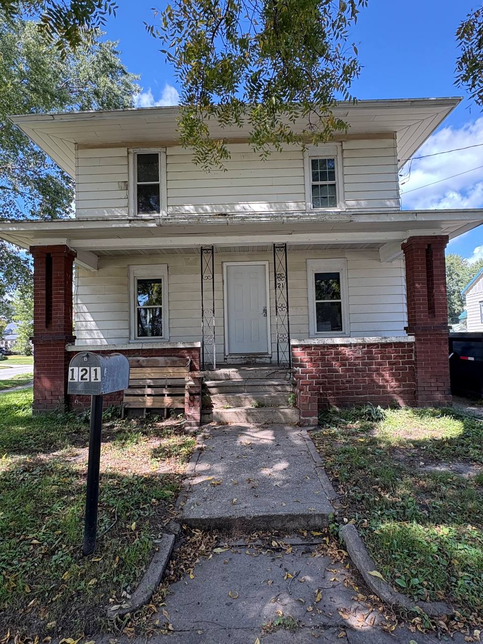121 1st St NW